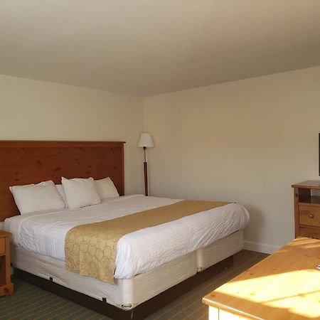 סיקונק Town & Country Inn מראה חיצוני תמונה
