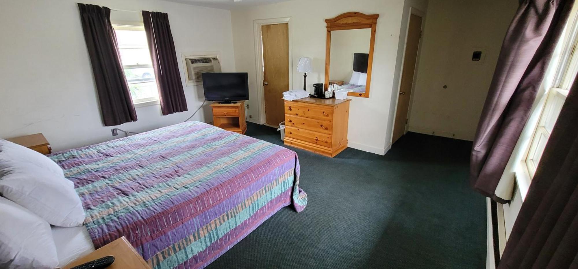 סיקונק Town & Country Inn מראה חיצוני תמונה