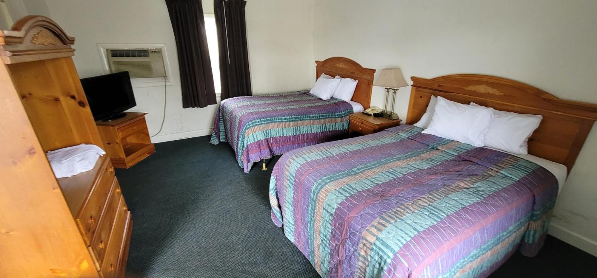 סיקונק Town & Country Inn מראה חיצוני תמונה