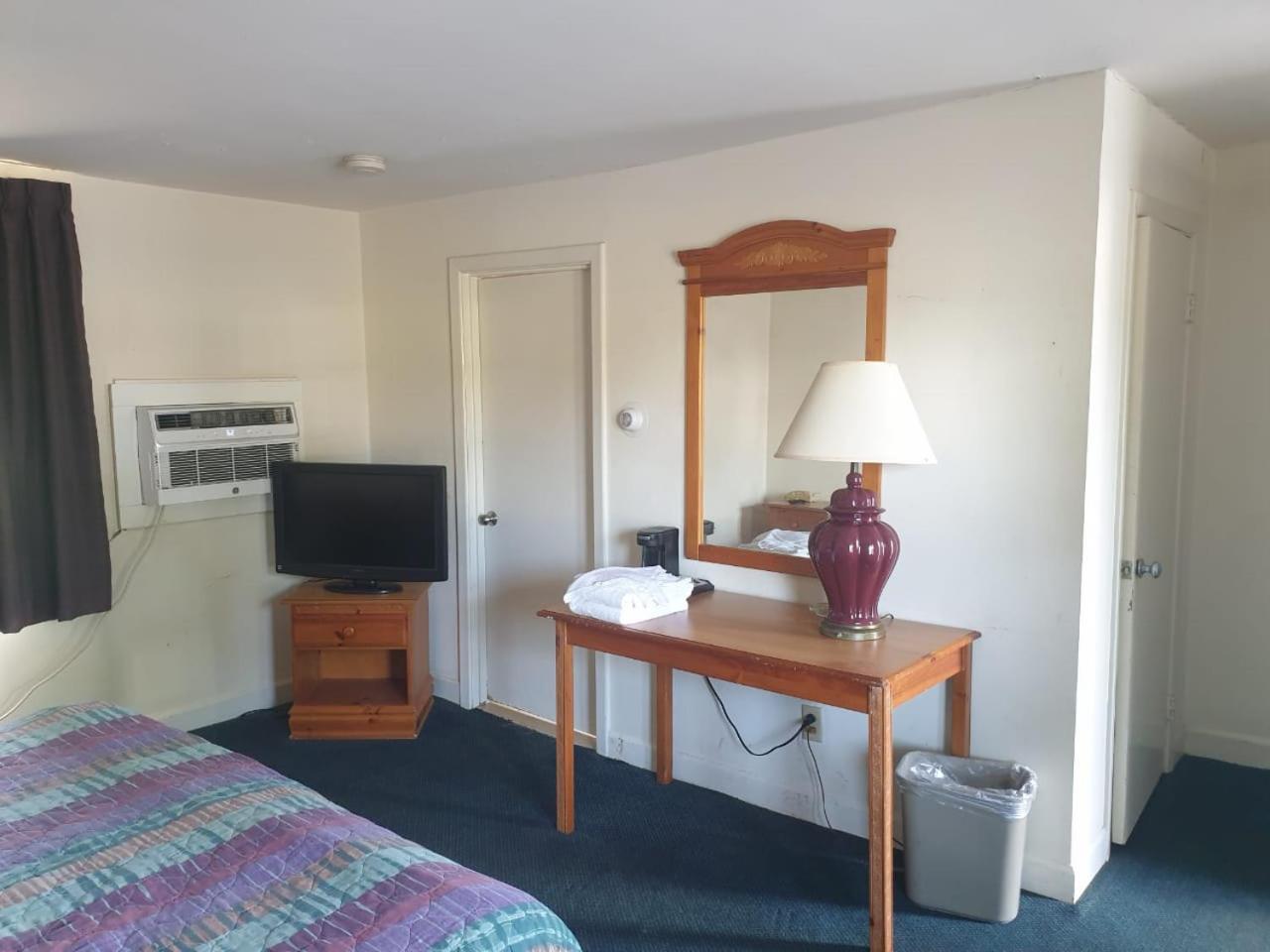 סיקונק Town & Country Inn מראה חיצוני תמונה