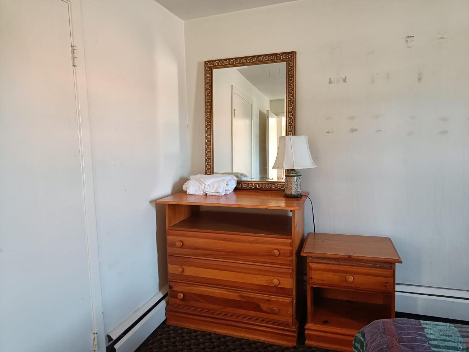 סיקונק Town & Country Inn מראה חיצוני תמונה