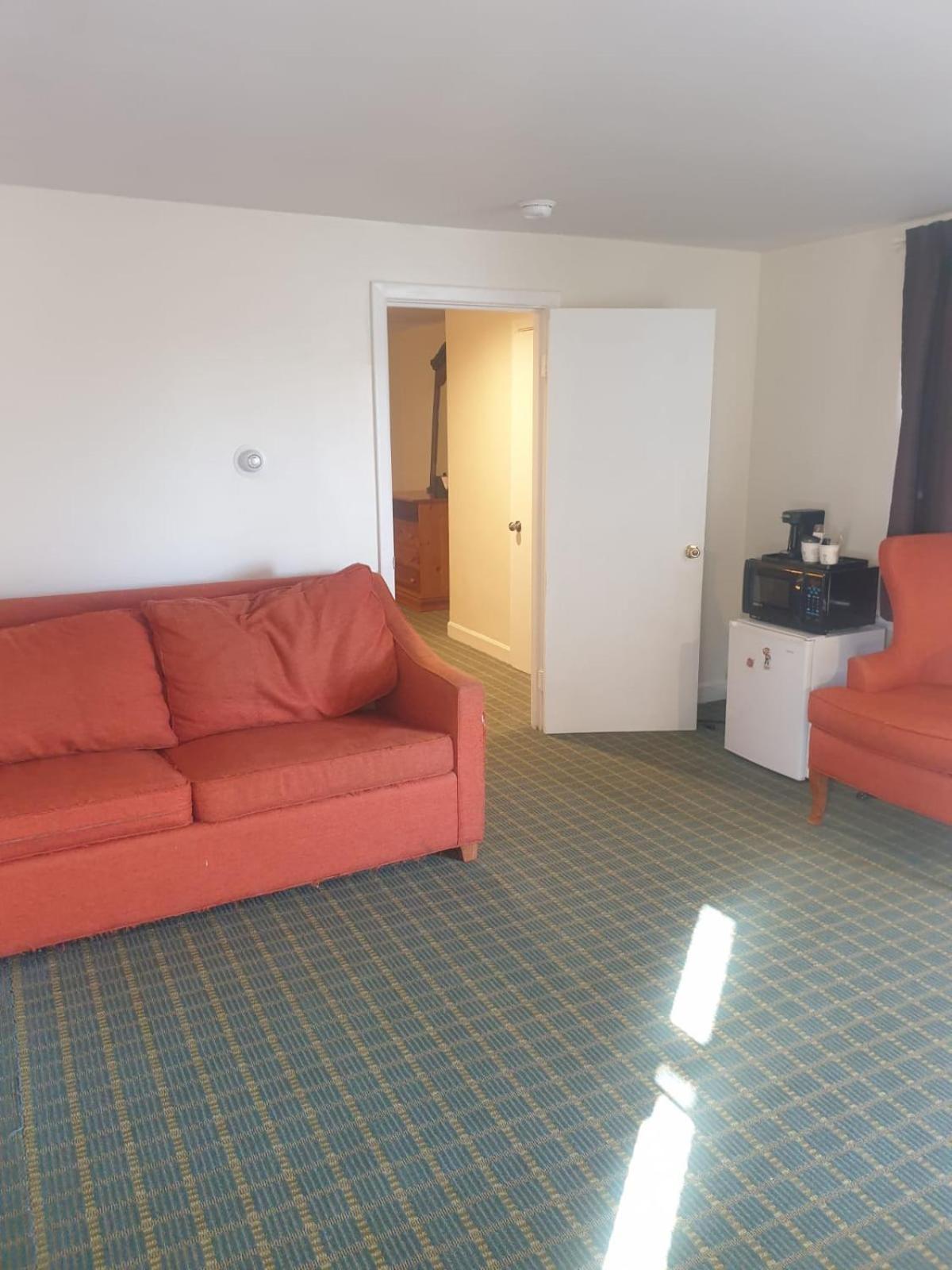 סיקונק Town & Country Inn מראה חיצוני תמונה