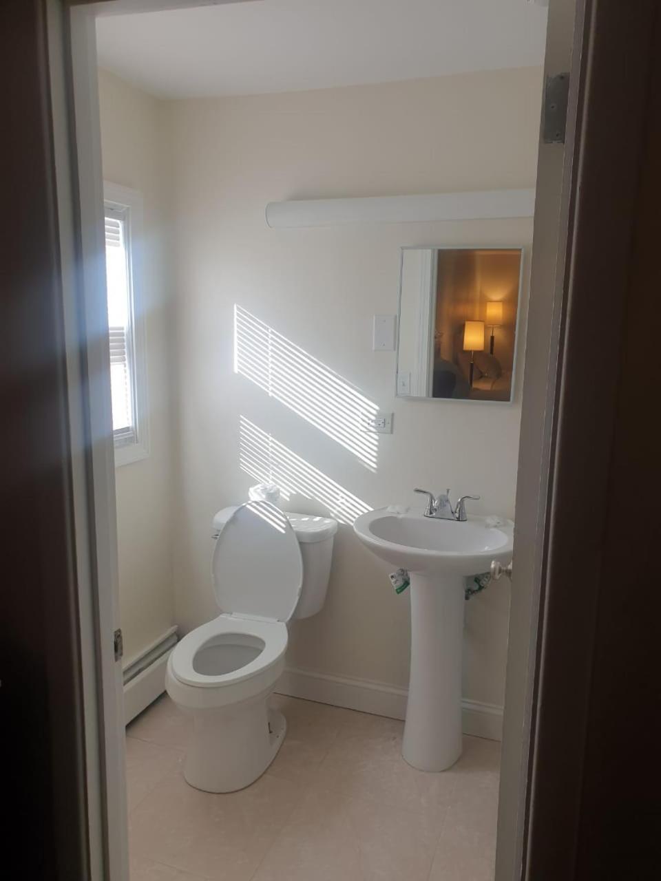 סיקונק Town & Country Inn מראה חיצוני תמונה