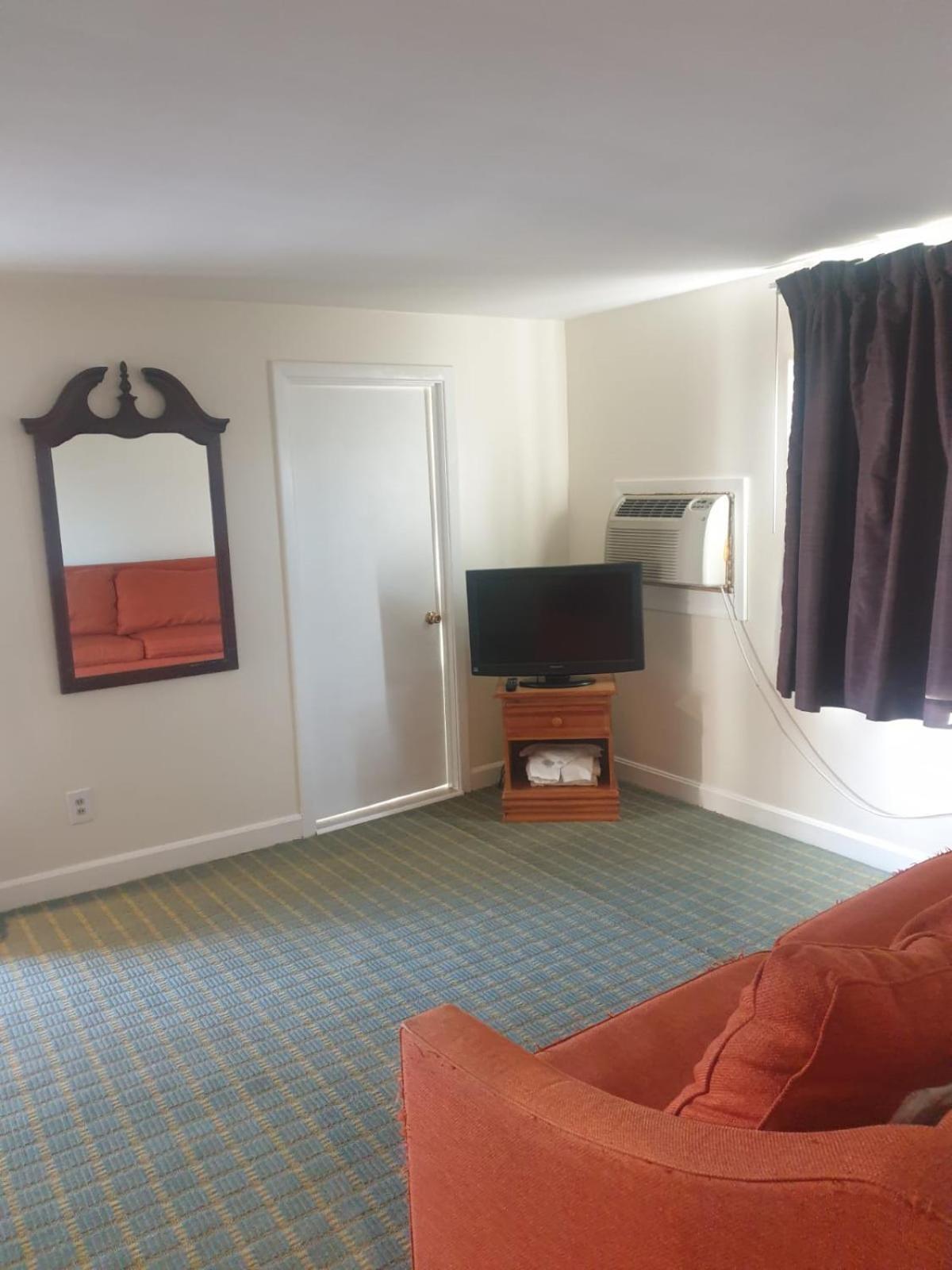 סיקונק Town & Country Inn מראה חיצוני תמונה