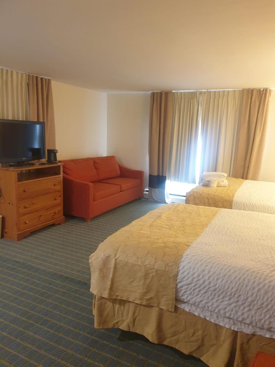 סיקונק Town & Country Inn מראה חיצוני תמונה